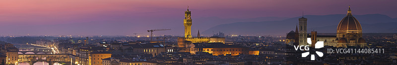意大利托斯卡纳佛罗伦萨地标夜景全景图片素材