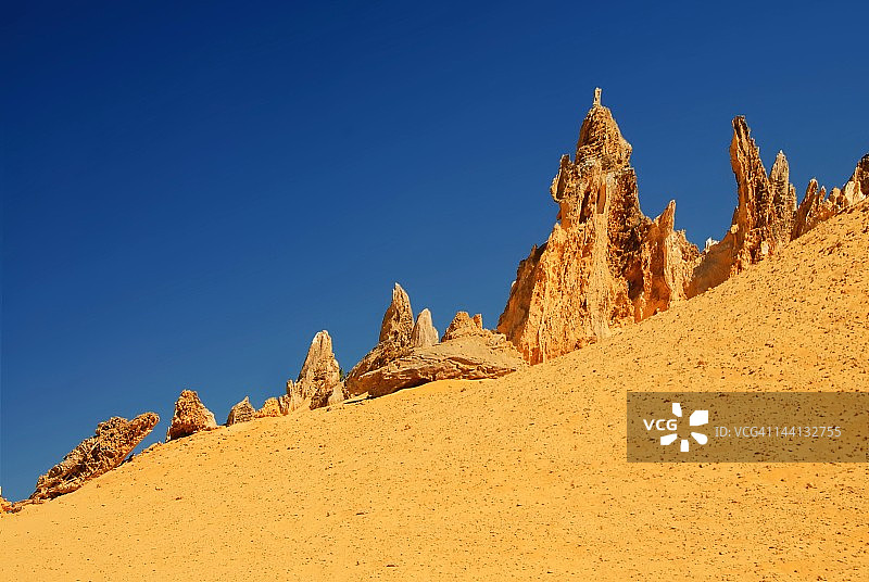 石灰岩地层尖峰图片素材