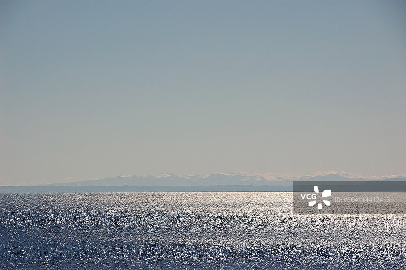 安第斯山脉与湖泊图片素材