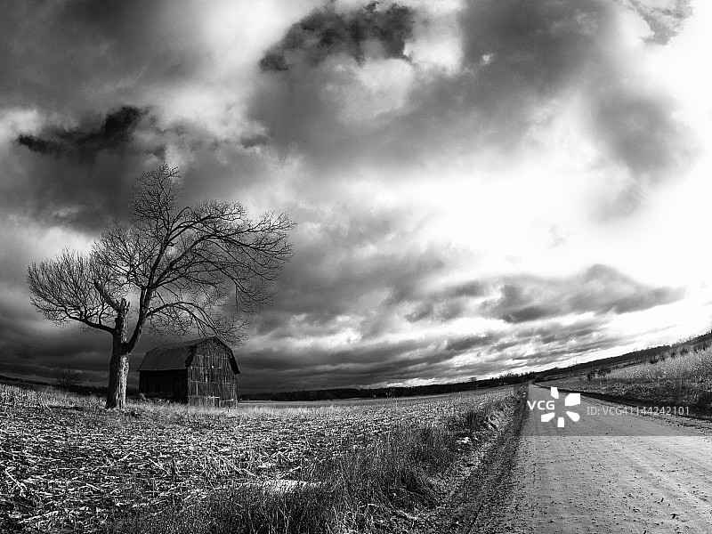 孤独的谷仓图片素材