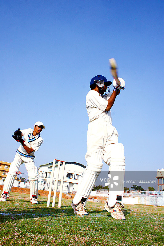 击球手击球瞬间图片素材