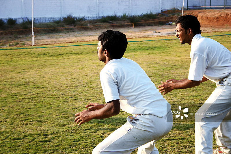 接球位置上的外野手图片素材