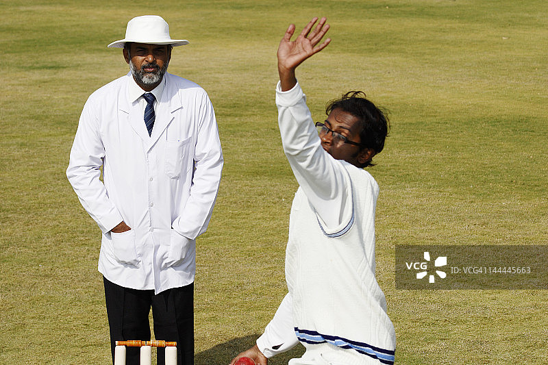 运转中的纺纱机图片素材