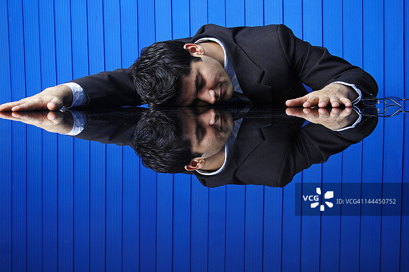 室内商务男人特写图片素材