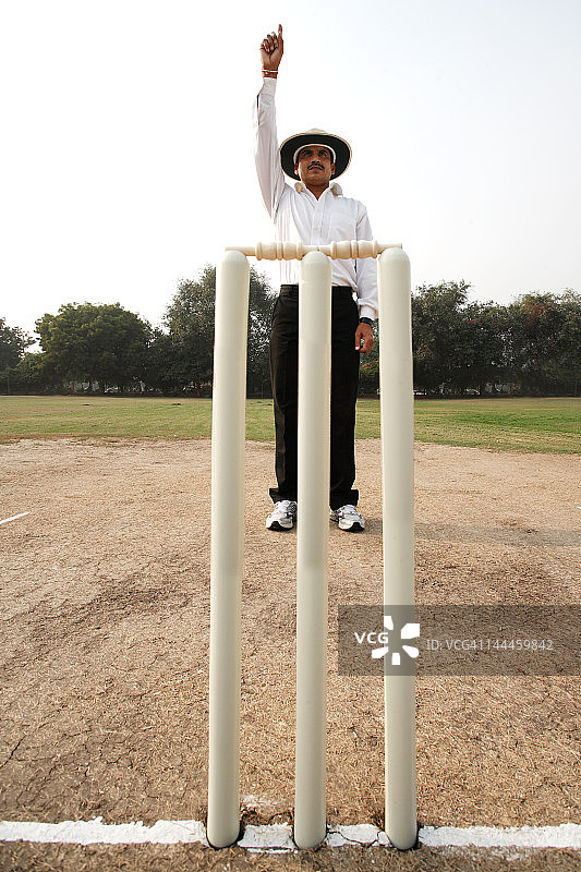 板球裁判示意出局图片素材