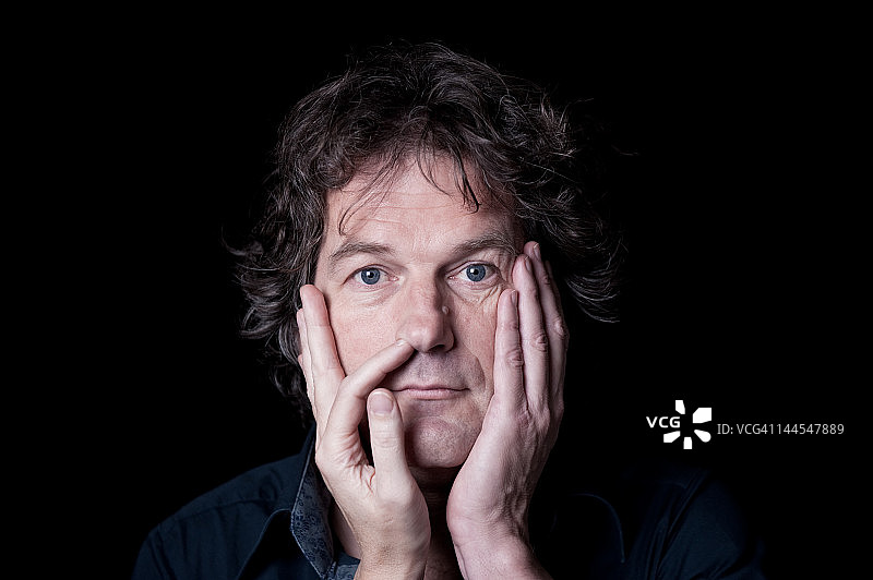 挖鼻孔图片素材