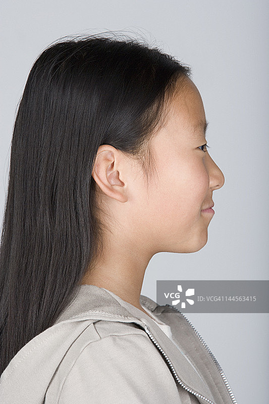 演播室人像：快乐的中国少女（16-17岁）图片素材