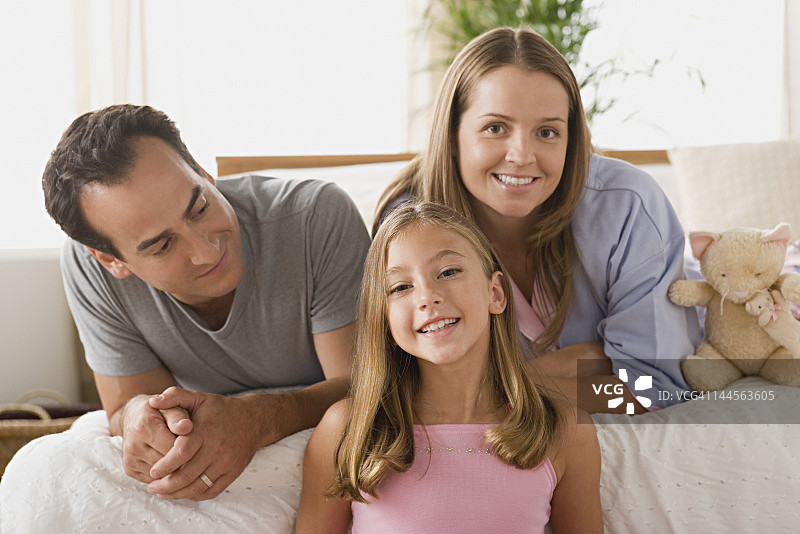 美国加利福尼亚洛杉矶：有女儿的家庭肖像图片素材