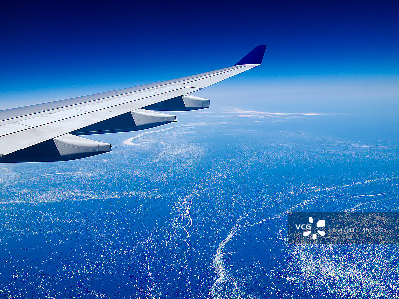 乘飞机回家图片素材