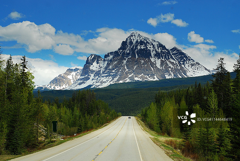 前往班夫的路上图片素材