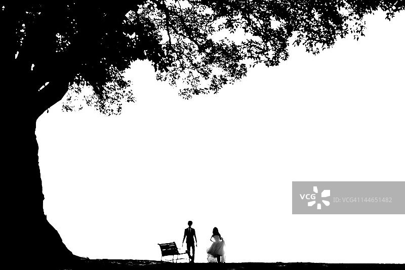 坚定地站立着的已婚夫妇图片素材