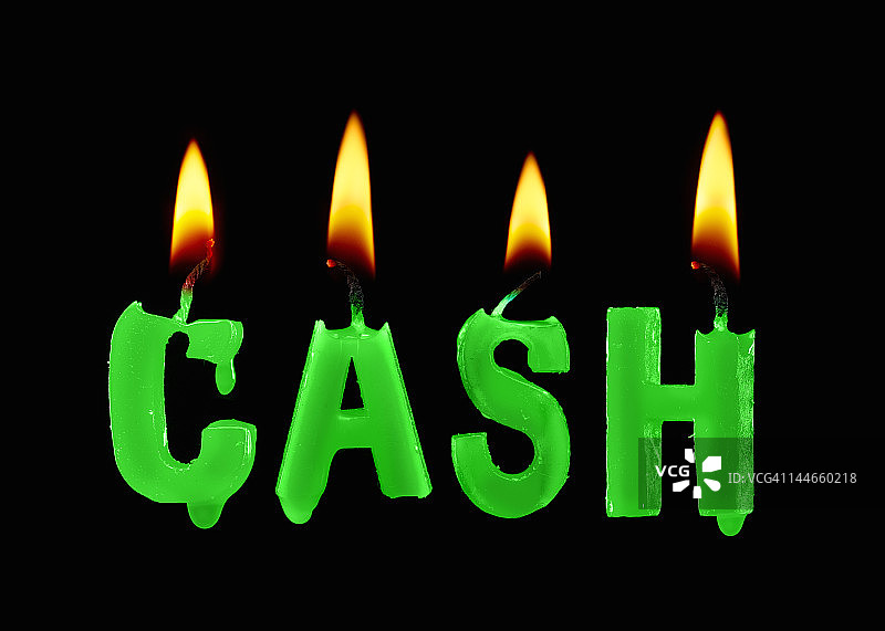 燃烧的“现金”蜡烛图片素材