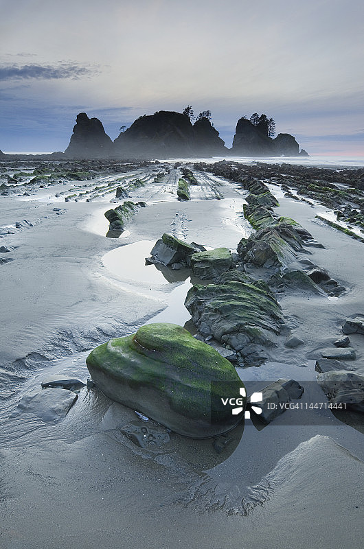 拱门和石狮海滩一角图片素材