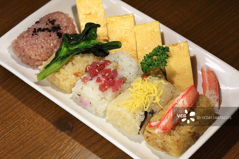 盘子里的寿司图片素材