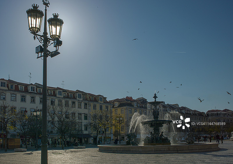 里斯本佩德罗四世广场的喷泉图片素材