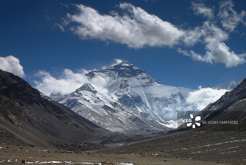 从绒布寺眺望珠穆朗玛峰图片素材