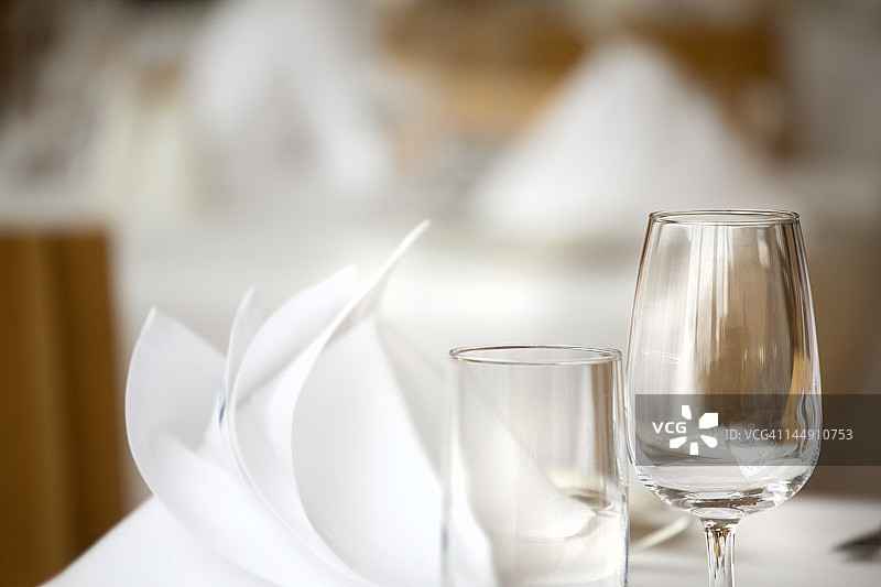 精致餐桌布置图片素材