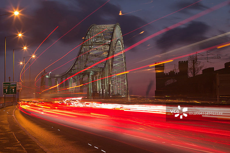 伦科恩大桥高峰时段图片素材