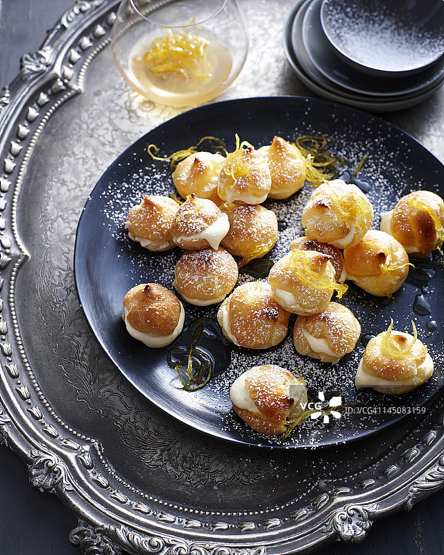 橙皮奶油泡芙拼盘图片素材