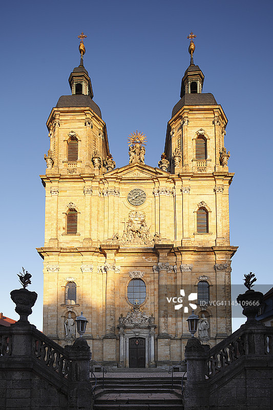 德国巴伐利亚州弗兰肯地区戈斯魏因施泰因三位一体教堂景观图片素材