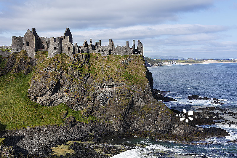 英国北爱尔兰安特里姆郡邓路斯城堡景观图片素材