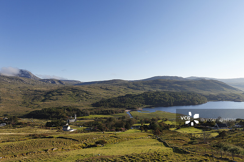 爱尔兰多尼戈尔郡，邓卢伊湖和德里维山脉图片素材