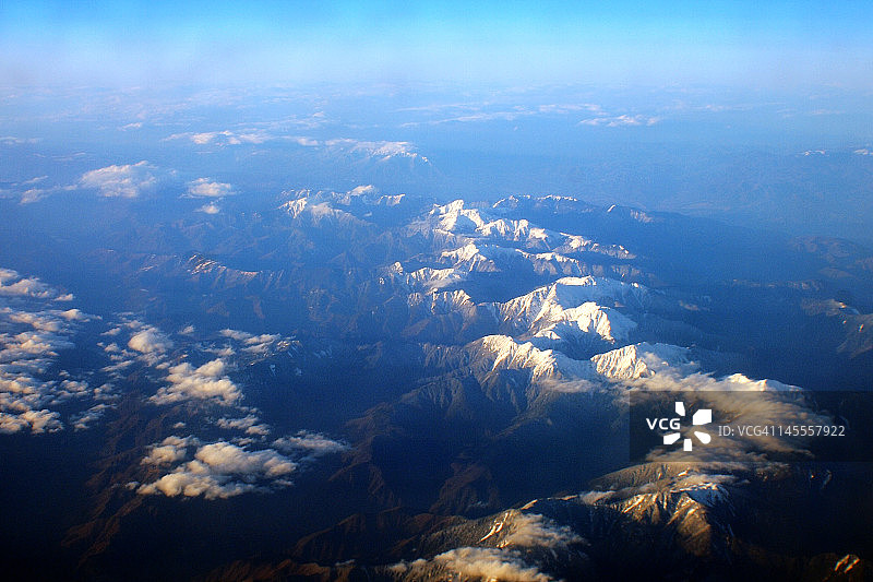 在天空飞翔图片素材