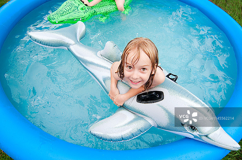 海豚女孩图片素材