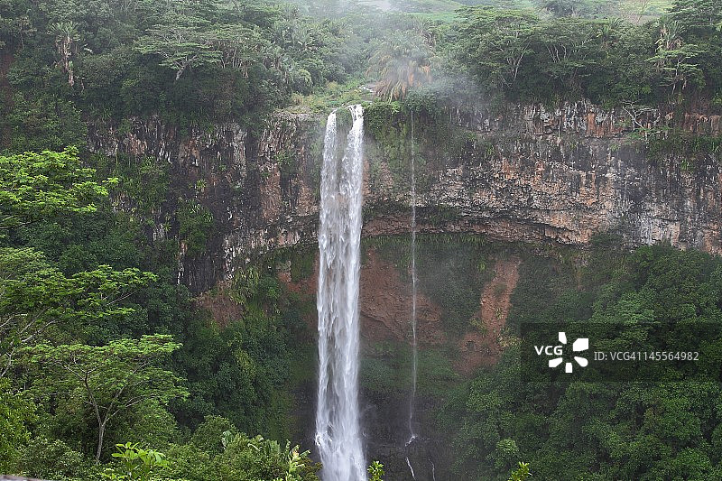 夏马尔瀑布图片素材