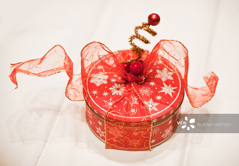 带装饰的饼干罐图片素材