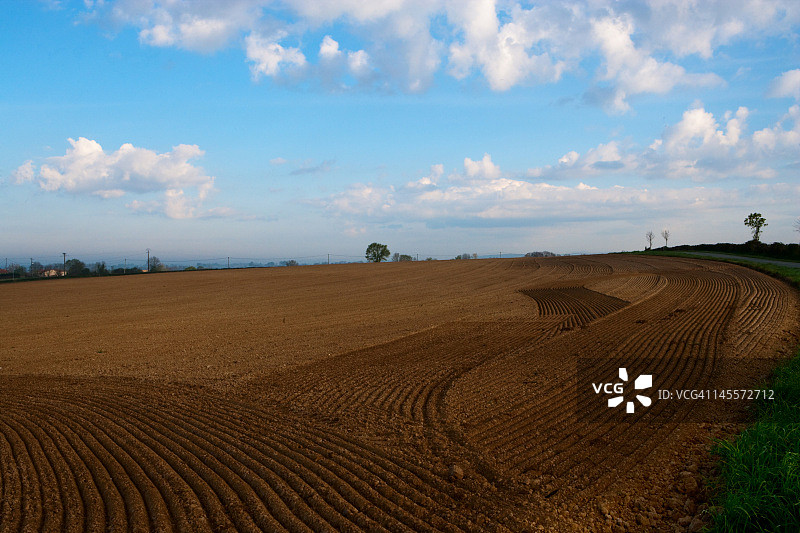 播种后的农田图片素材