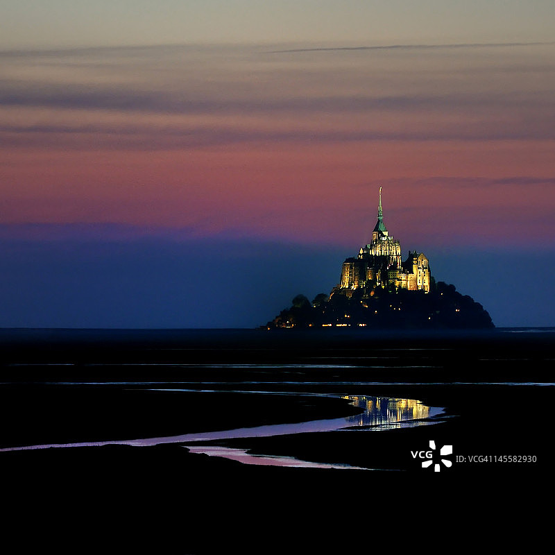 夜晚的圣米歇尔山图片素材