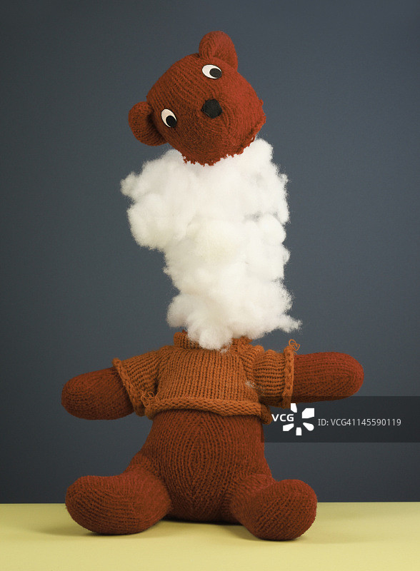 头部炸裂的玩具人偶图片素材