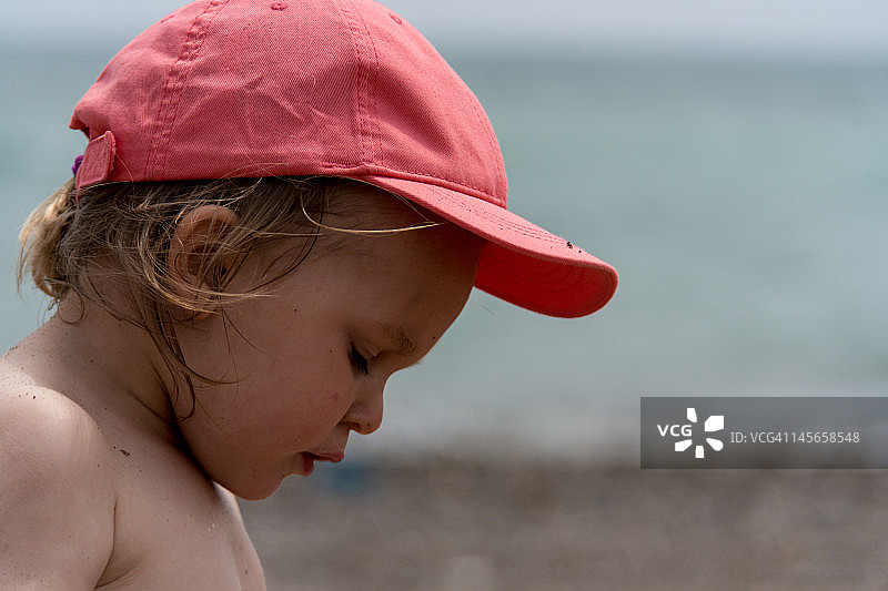戴帽子的女婴图片素材