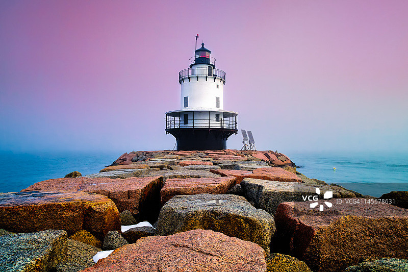 春点灯塔图片素材