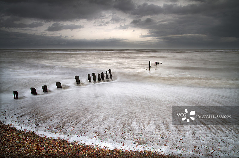水中的木桩图片素材