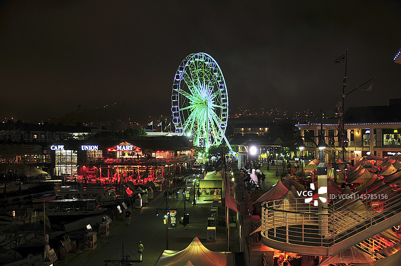 夜晚的维多利亚和阿尔弗雷德码头图片素材
