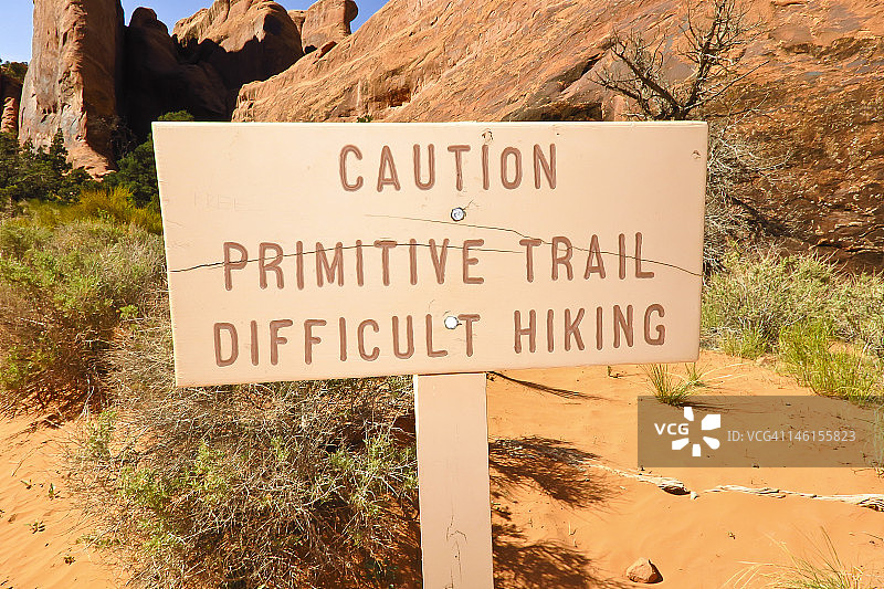 小径警示牌图片素材