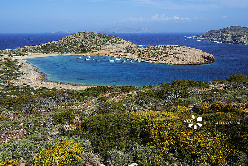 希腊基克拉泽斯群岛阿莫尔戈斯岛的卡洛塔里蒂萨海滩图片素材
