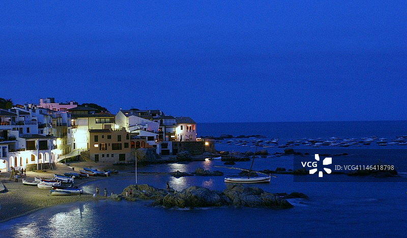 夜晚的卡莱利亚德帕拉夫鲁赫尔图片素材