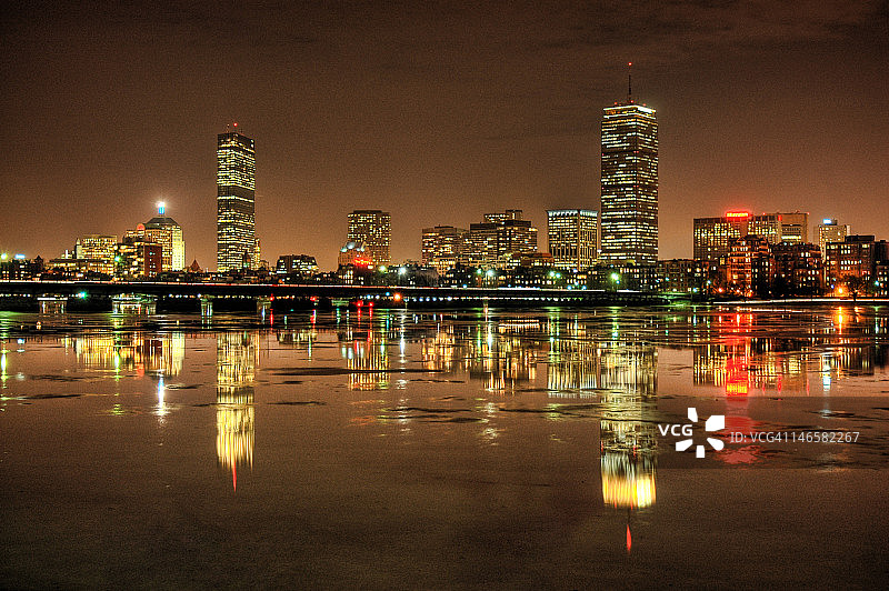 马萨诸塞大街桥和波士顿图片素材