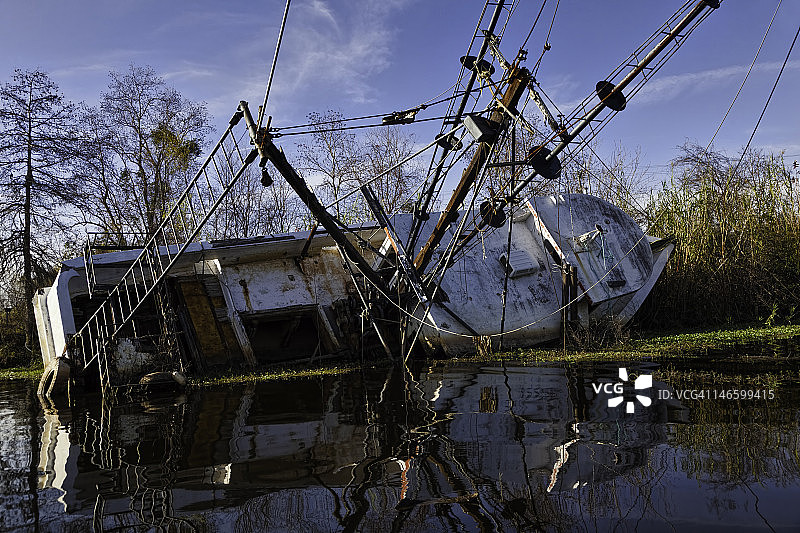 遭卡特里娜飓风摧毁的渔船图片素材
