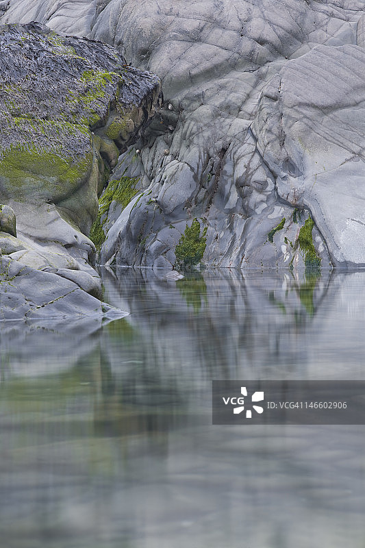 Sandymouth海滩的地质细节图片素材