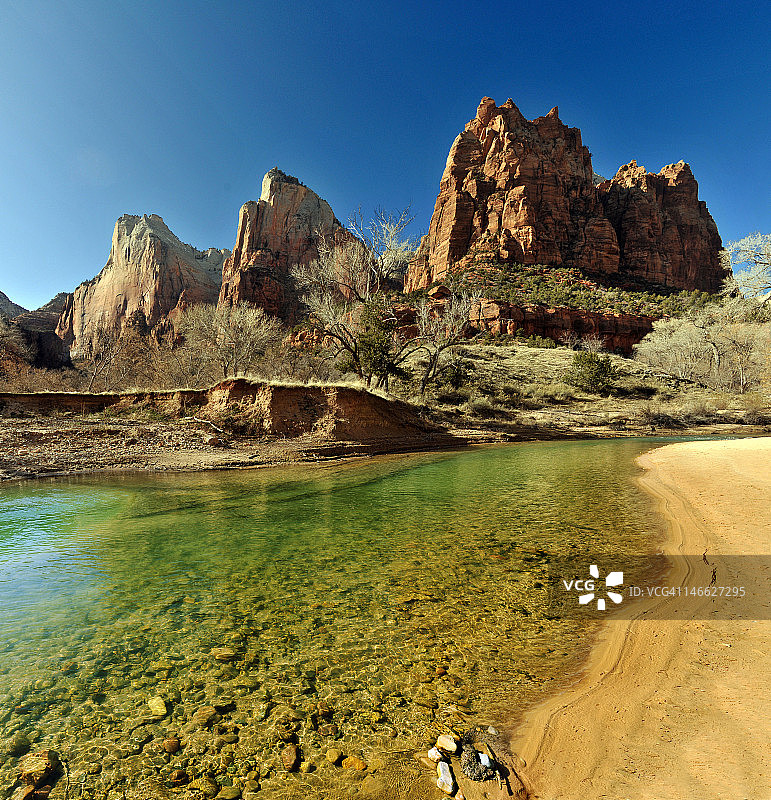 三位族长与维珍河图片素材