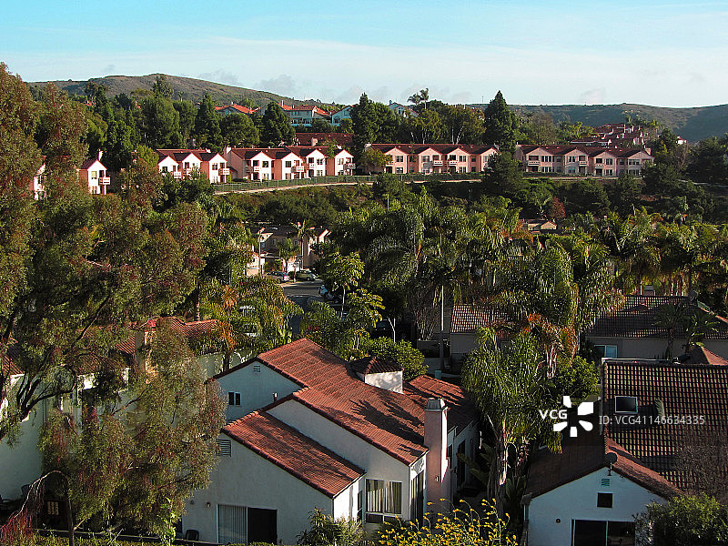 圣克莱门特山谷中的房屋和公寓图片素材