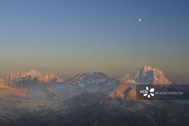 日落时分的佩尔莫山（多洛米蒂山 - 意大利）图片素材