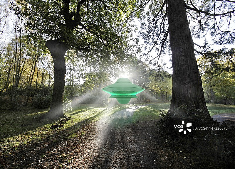 不明飞行物降落地球图片素材