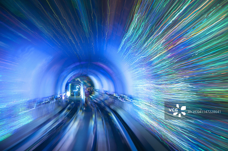 黄浦江底的浦东外滩隧道图片素材