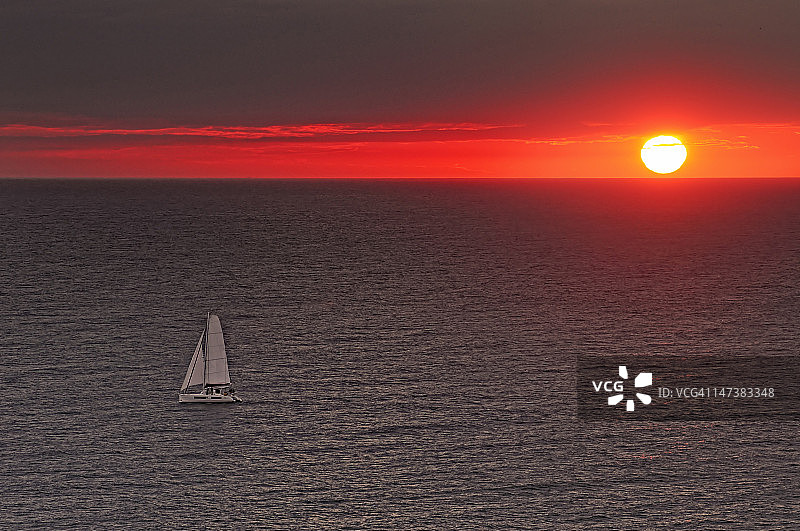 船与太阳图片素材