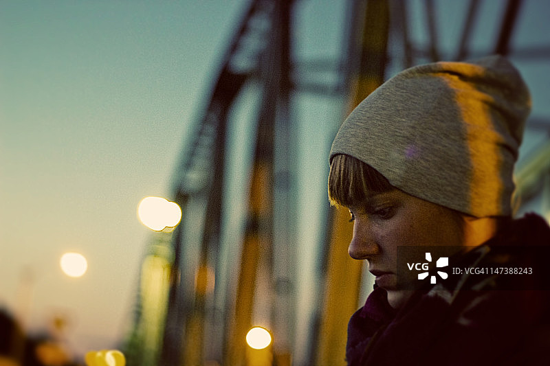 穿着冬装的女人图片素材